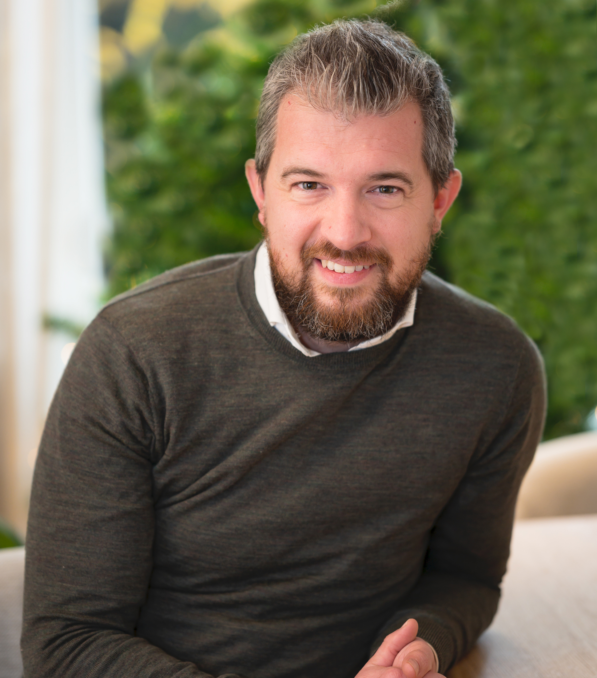 Portretfoto van Luuk Knapen, aankoopmakelaar en taxateur